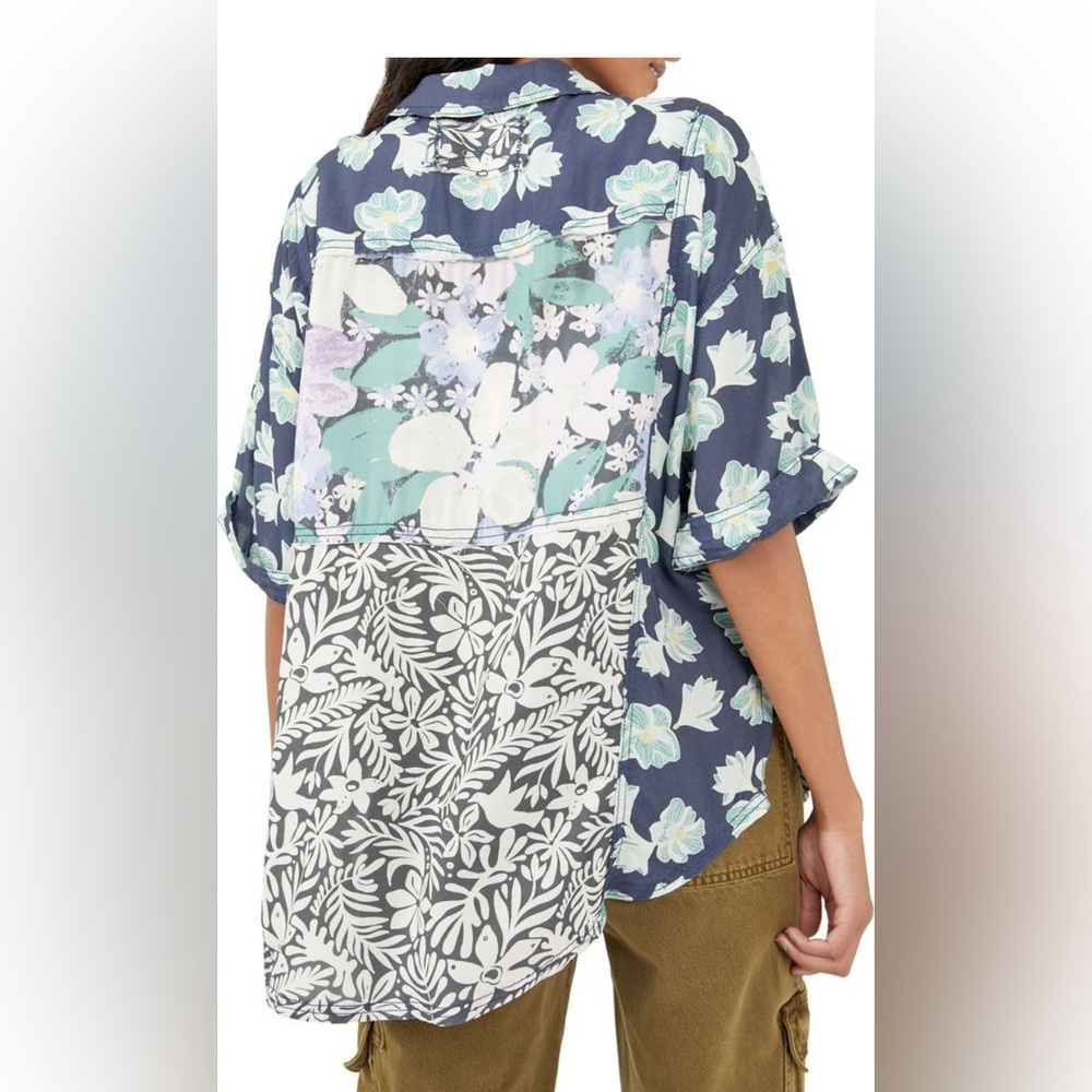 Free People
Vacay Away Floral Print
Button-Up Shirt